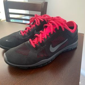 Nike Free TRFit 4, Size 8.5 - black/pink